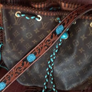 Vintage LV.  I don't have any idea when she got it